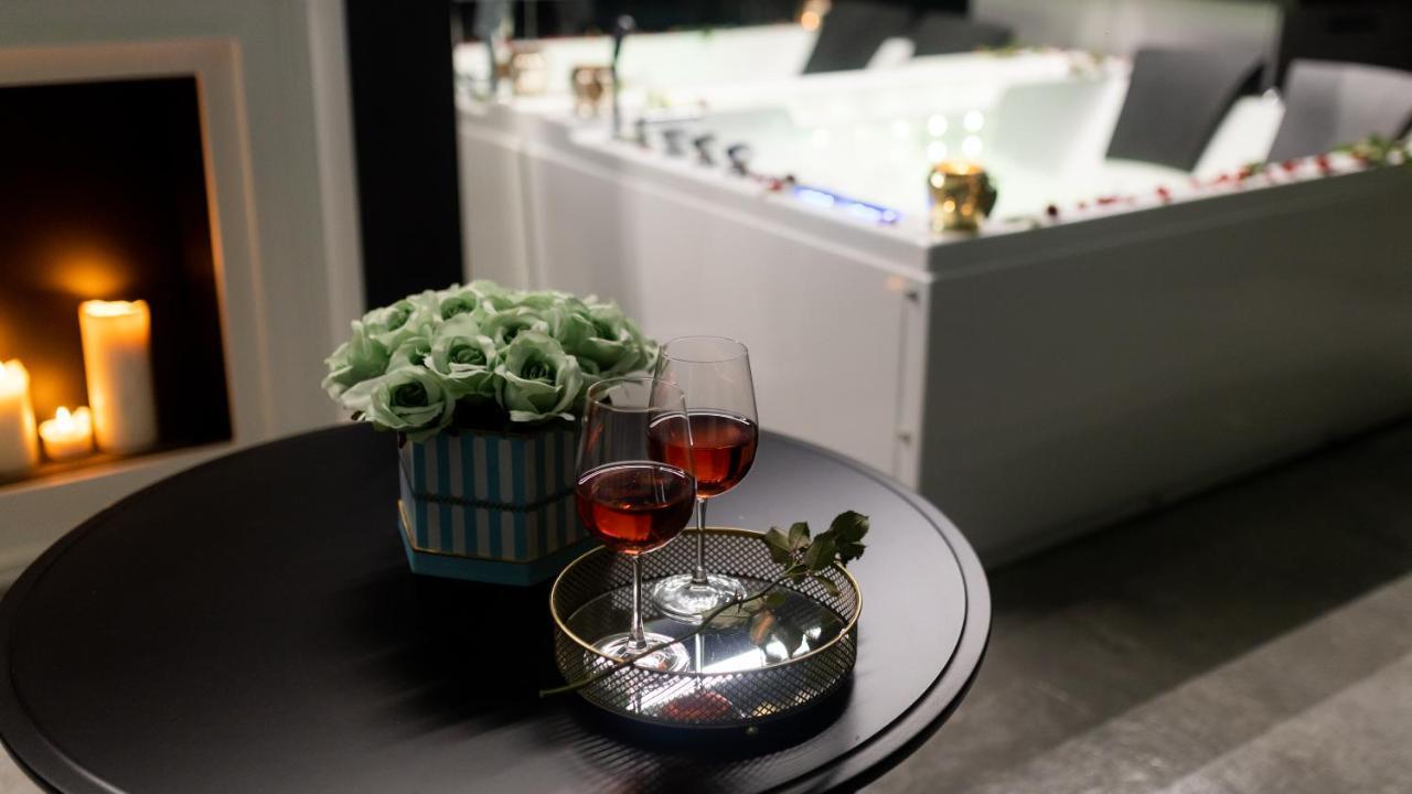 Glamour Jacuzzi Apartment — Photos 1